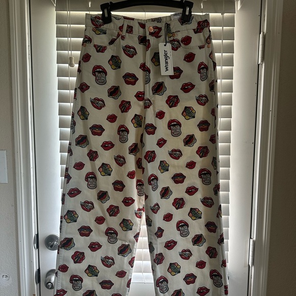 NWT WRANGLER 'READ MY LIPS' JEANS BARREL 652 HIGH RISE BARREL (31 x 31) - Picture 4 of 7